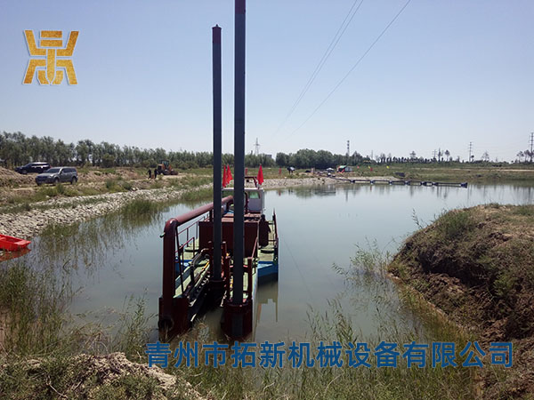 寧夏銀川小型臺(tái)車推進(jìn)絞吸式清淤船